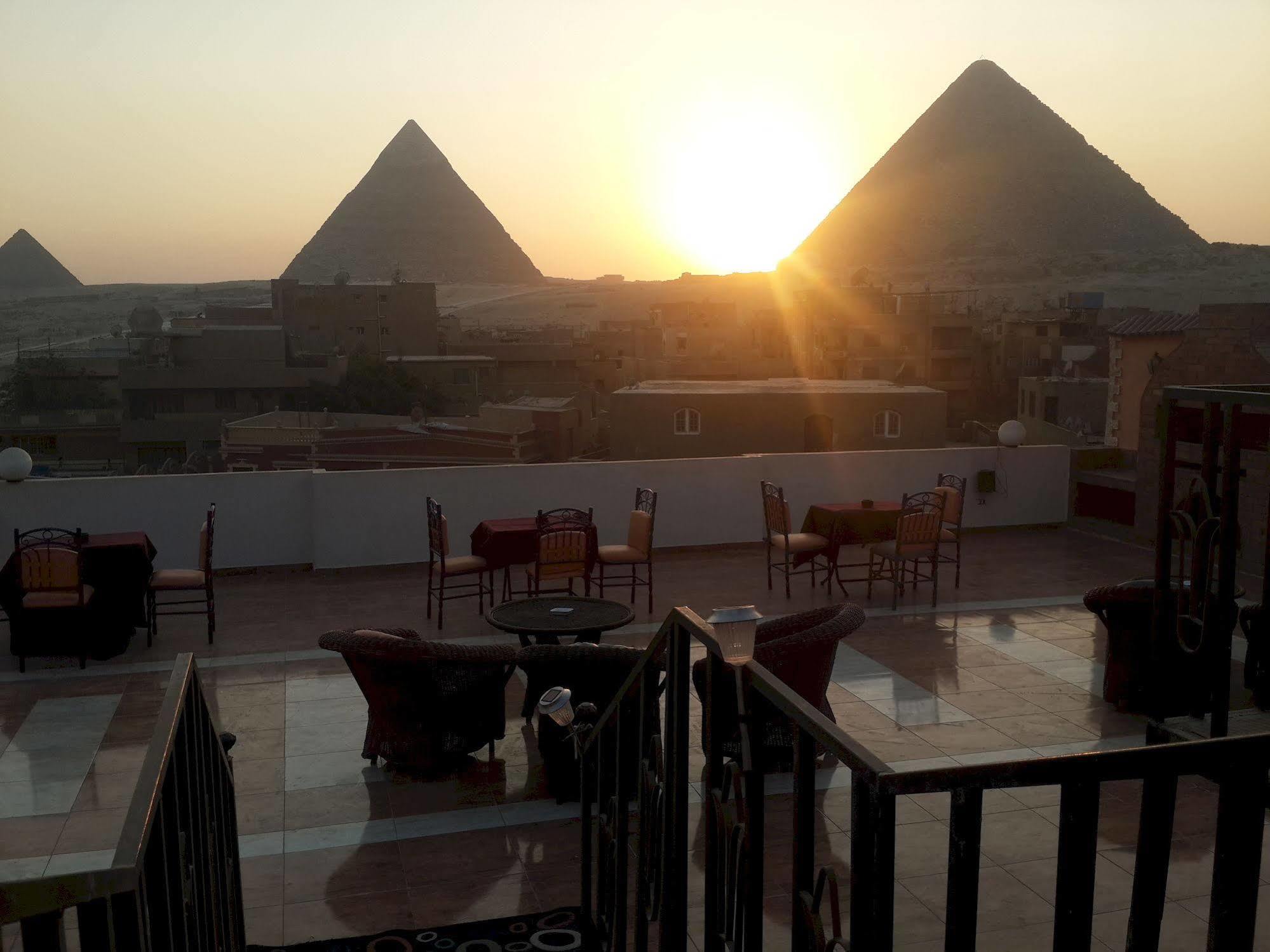 Pyramids Plateau Inn ギーザ エクステリア 写真