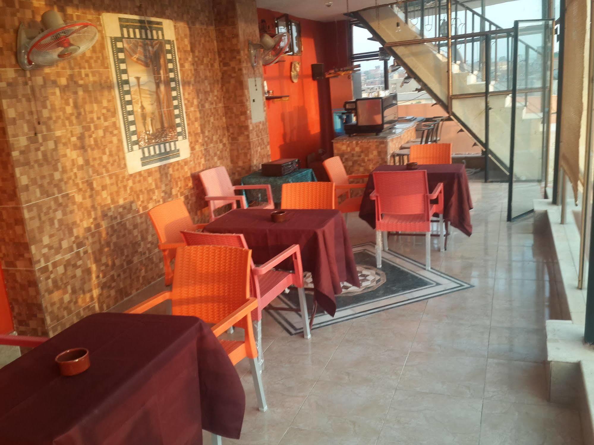 Pyramids Plateau Inn ギーザ エクステリア 写真